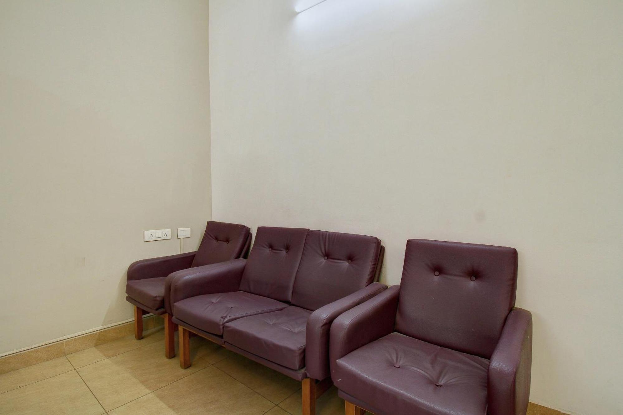 Hotel O Dakshin Stays Mogappair Guest house Chennai