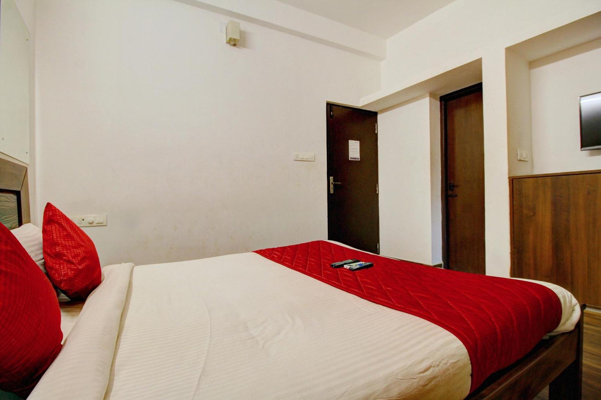 Hotel O Dakshin Stays Mogappair 3*